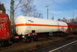 Vierachsiger Drehgestell-116 m�-Druckgaskesselwagen der Gattung Zags (ohne Sonnendach), 33 85 7814 259-2 CH-ARETZ, l�uft f�r die PETROCHEM Mineral�l-Handelsgesellschaft m.b.H.