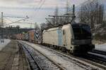 Railpool 193 131 durchfahrt mit ein Containerzug am Morgen von 20 Februar 2026 Hamburg-Harburg.