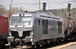 248 057 der Rhein Cargo mit einem Kesselwagenganzzug in Ulm am 22.03.2024.