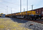   Die Langschienentransporteinheit  TE 535 (Ladelänge 120 m) der Bauart Robel (auf 4-achsigen Drehgestellwagen der Gattung Skks) der LOG Logistikgesellschaft Gleisbau mbH (mittlerweile Vossloh