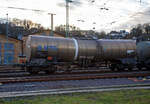 Vierachsiger 80 m³ Drehgestell-Kesselwagen, 37 80 7834 260-7 D-VTG, der Gattung Zacens (VTG-Bezeichnung M18.080D), der Waggonvermietungsfirma VTG AG (Hamburg) am 11.01.2023 im Zugverband bei