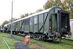 Behelfspackwagen, wahrscheinlich Typ MDyg 986 mit Drehgestellen der Bauart Schwanenhals im Bahnpark Augsburg am 25.10.2009.