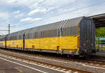 ARS - geschlossener Doppelstock- Autotransportwaggon, zweigliedrig, mit vier Rads�tzen, der ARS Altmann AG mit Sitz im bayerischen Wolnzach (47 80 D-ARS 2911 368-3 Gattung Hccrrs), am 09.06.2019 bei