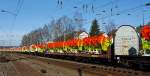 Ein Langer G�terzug f�hrt am 11.02.2012 durch Kreuztal Richtung Hagen, mit: Transwaggon Flachwageneinheiten mit geradem Fu�boden und festen Stirnw�nden beladen mit Schneidwerken der Fa.
