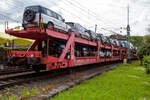 2 x 2 achsiger offener Doppelstock-Autotransportwagen (Wageneinheit) 25 80 4382 008-7 D-ATG der Gattung Laaeffrs 561 der DB Cargo Logistics GmbH (ex ATG Autotransportlogistic GmbH), beladen mit