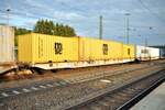 Containerwagen Sggnss 37 80 4576 234-1 TEN D-AAEC mit 2x 20ft und 1x 40ft Containern von Mediterranean Shipping Co beladen, in Amstetten bei der Durchfahrt aufgenommen am 11.09.2022.