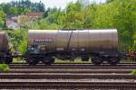 Ein 4-achsiger Drehgestell-Kesselwagen der Bauart Zacens 56 m� (33 80 7931 406-2 D-NACCO) vom Wagonvermieter NACCO S.A.S.