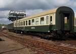 Metro-Buffet- und Reisezugwagen der DR 51 50 05-45 009-3 im Sächsischen Eisenbahnmuseum Chemnitz am 19.04.2017.