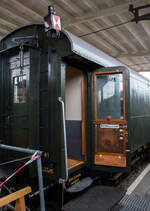 Detailbild (offene Türe) des restaurierten historischen  DRG Meßwagen für Schwingungsuntersuchungen Lokmotivversuchsabteilung Grunewald, (Berlin) Bln 700 587, vom berühmten