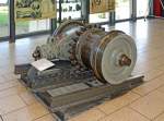 Ausgestellt im Empfangsgeb�ude der Talstation Drachenfelsbahn am 06.06.2014 in K�nigswinter:  Antriebsachse mit Getriebe, Hauptantriebszahnrad und Bremstrommel der Klinkenbandbremse.