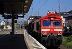 DB/F 077 012-8 mit langem G�terzug von Koblenz-L�tzel kommend festgehalten bei der Durchfahrt Koblenz Hbf.