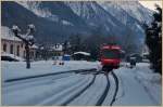 Nachdem Hans und Jeanny das Bild gekonnt nachbearbeitet habe, ist es gar nicht mehr so kalt und schattig im Tal, als der TER 18908 Chamonix Richtung St-Gervais-Le Fayet verlässt.