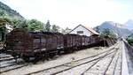 Alte Schmalspur-G�terwagen im Bahnbereich Digne am 17.08.1979.