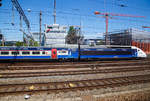 
Der TGV Lyria 4405  Disneyland Paris  (TGV 384009), ex TGV POS 4405, am 01.08.2019 beim Bahnhof Zürich HB. Aufgenommen aus einem ausfahrenden Zug heraus. 

Lyria ist eine Tochtergesellschaft der Société nationale des chemins de fer français (SNCF) und der Schweizerischen Bundesbahnen (SBB), welche die TGV-Verbindungen zwischen Frankreich und der Schweiz betreiben. An der Gesellschaft nach französischem Recht und mit Sitz in Paris hält die SNCF 74 % der Anteile, die SBB 26 %.
POS steht für Paris-Ostfrankreich-Süddeutschland.
Ab 2011 übernahm Lyria die 19 existierenden TGV POS, die zuvor für Alleo nach Süddeutschland fuhren. Die Züge erhielten eine neue Lackierung mit Lyria-Logo und wurden bis 2015 innen modernisiert. Seit 2012 verkehrten auf der Strecke Paris–Basel(–Zürich).