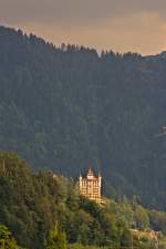 Zug-Such-Bild: Nachmittags am 27.05.2012 auf einem Balkon in Blonay, der Blick auf die Montreux - Glion - Rochers de Naye - Bahn (MGN).