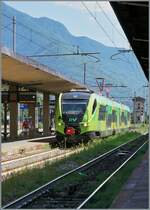 Nicht nur tief im S�den in Sizilien sind die neuen FS Trenitalia Regionalfarben zu sehen, sondern auch Domodossola: Zwar wird die (zur Zeit infolge Bauarbeiten in SEV bedienten) Strecke nach Milano von Trenord bedienet, doch von Novara kommen Trenitalia Regionalz�ge nach Domodossola. Im Bild: Der FS Trenitalia Ale 501 010 Minuetto (UIC 94 83 3501 010-4 I-TI) erreicht als Regionalzug R 11428 von Novara sein Ziel Domodossola. 

17. Juni 2026