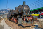 Die Schlepptender-Dampflok FS 625.011als Denkmallok im Bahnhof Trento (Trient) am 26.03.2022.

Die Dampflokomotiven der FS Baureihe 625 der Ferrovie dello Stato Italiane (FS) waren Schlepptenderlokomotiven, die f�r leichte Schnellz�ge und Nahverkehrsz�ge verwendet wurde. Sie war die Hei�dampfvariante ohne Verbundwirkung der Na�dampf-Verbundlokomotive der Baureihe FS 600.

Die Gattung 625 war eine der erfolgreichsten Dampflokomotiv-Baureihen der FS. Zwischen 1910 und 1914 wurden 108 St�ck vom deutschen Hersteller Berliner Maschinenbau AG (BMAG bzw. Berliner Maschinenbau-Actien-Gesellschaft vormals L. Schwartzkopff, Berlin) gebaut. Nach dem 1. Weltkrieg bis 1922 wurden noch 80 St�ck nachgebaut, teilweise in Italien von Ansaldo und Officine Meccaniche di Saronno, sowie teilweise als Reparation f�r Kriegssch�den bei der BMAG.

In den letzten Betriebsjahren wurden die vielseitig einsetzbaren 625er auch im G�terverkehr eingesetzt. Die letzten Lokomotiven im Streckeneinsatz waren den Depots Cremona und Verona zugeteilt. Von Cremona aus f�hrten sie Personen- und G�terz�ge nach Mantua, �ber Pavia nach Alessandria und �ber Brescia nach Lecco, von Verona aus verkehrten sie �ber Mantua nach Modena, nach Rovigo, nach Monselice und auf der Strecke durchs Valsugana zwischen Trento und Bassano del Grappa. Diese Eins�tze endeten 1976. Danach wurden die Lokomotiven noch im Rangierdienst eingesetzt, zum Beispiel in Mestre auf der Anschlussbahn zum Hafen in Marghera oder in den G�terbahnh�fen Roms, wo sie f�r Hilfs- und Bauz�ge eingesetzt wurden – Eins�tze, die erst anfangs der 1980er-Jahre endeten

TECHNISCH DATEN:
Spurweite:  1.435 mm (Normalspur)
Achsformel: 1’C (1-3-0)
L�nge �ber Puffer: 16.695 mm (mit Tender, 
Achsabst�nde:  2.650 mm / 1.850 mm / 2.250 mm
Treibraddurchmesser:  1.510 mm
Eigengewicht:  49,3 t (Lok ohne Tender)
Dienstgewicht: 86 t (Lok und Tender)
Indizierte Leistung: 800 PS bei 60 km/h
Anfahrzugkraft: 	100 kN
H�chstgeschwindigkeit:  80 km/h 
Zylinderanzahl: 	2 (Innentriebwerk)
Kessel�berdruck: 12 bar
Wasservorrat: 12 m�
Brennstoffvorrat: 6 t Kohle
