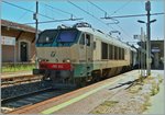 Die 402 003 mit einem CIS EC beim Halt in Stresa.