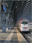 Eine E 414 als ETR Treibkopf für einen Frecciabianca in Milano Centrale.