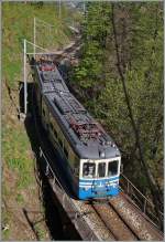 Kurz nach Trontano ist der SSIF ABe 6/6 33  Sempione  ist als  Locale  745 Richtung Re unterwegs.