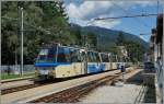 Der SSIF Treno Panoramico von Locarno nach Domodossola macht eine kurzen Halt in Santa Maria Maggiore.