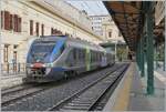 Dieses Bild aus Agrigento Centrale zeigt zwar die besudelte Seite des ME Ale 501  Minuetto  nach Palermo, aber auch die schöne Bahsteigüberdachung im rechten Bildteil. 

5. März 2026