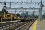 Der Trenord ATR 125.006 verlässt Monza Richtung Milano.