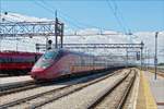 ntv .italo 16 Triebzug 93 83 4575 016 f�hrt am 16.05.2019 in den Bahnhof von Venezia Santa Lucia ein.