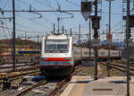 Nun verlässt der Trenitalia Frecciabianca ETR.463.28 (Pendolino) am 14 Juli 2022 den Bahnhof Roma Termini.