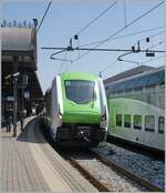 Im Bahnhof Varese NORD wartet ein Ternord ETR 421/521/621  ROCK  auf die Abfahrt nach Laveno Mombello Lago.