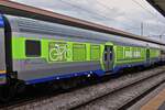 Der zum Fahrradwagen umgebaute Personenwagen, h�ngt bei den Z�gen die ich gesehen habe ist direkt hinter der Lok positioniert, so wie hier in Triest.