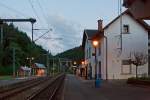 Noch ein letzter Blick auf den Bahnhof Clervaux an der Nordstrecke.

Hier am 15.06.2013 (22:07 Uhr), in s�dlicher Blickrichtung  (zum Tunnel Clerf).