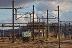 CFL Cargo 1109, rangiert in der Abstellung von Esch Belval, hier machte sie Halt und fuhr wieder zur�ck in die Abstellung. Aufgenommen vom Bahnsteig im Bahnhof Belval Universit�. 21.11.2025