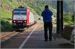 Der Fotogarf und sein schönes Sujet: Die CFL 4016 auf dem Weg Richtung Luxembourg erreicht Kattens.