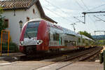 Zwei gekuppelte 3-teilige-Doppelstocktriebzüge Z 2200 (Alstom Coradia Duplex, Typ TER 2N NG) der CFL (Société Nationale des Chemins de Fer Luxembourgeois), auch Computermaus genannt, bestehend aus dem CFL 2222 mit CFL 2204 am 17 Juni 2013, als Regionalzug nach Troisvierges (Ulflingen), beim Halt im Bahnhof Wilwerwiltz.