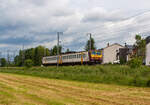 Der CFL 2010, ein CFL Z2 – CFL Série 2000, fährt am 15 Juni 2013 auf der Nordstrecke (Bahnstrecke Luxemburg–Spa), hier bei Lintgen in Richtung Luxemburg.