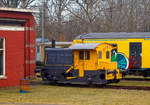   Aus dem Zug heraus konnte ich am 31.03.2018 diese bei Haarlem abgestellt unbekannte kleine Diesellok vom Typ Sik der Serie 200/300 ablichten.