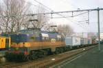 Am 18 M�rz 2001 schleppt ACTS 1252 ein Containerzug durch Rotterdam Centraal.