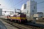 Knall ins Gegenlicht verl�sst EETC 1251 mit deren nachtzug am 9 M�rz  2014 Utrecht Centraal.