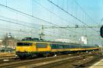 Mit drei verschiedene Typen Reisewagen treft am 1 September 2003 NS 1740 in 's-Hertogenbosch ein.