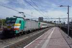 Am 28 April 2026 schiebt 2808 der IC-Benelux aus Rotterdam Centraal.