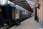 Der Personenwagen NL-NS 61 84 89-30 001-1 (Sr 9) Salonwagen Königin Juliana vom königlichen Zug „Koninklijke Trein“ (Hofzug) am 24.
