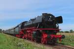 Beim Bahn�bergang in Lieren wurde am 3 September 2023 41 241 mit Dampfpendelzug w�hrend Terug naar Toen 2023 fotografiert.