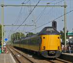 Doopeltraktion 4236 mit 4083 ICMm Koploper verl�sst den Bahnhof von Etten-Leur in Richtung Breda - Zwolle.