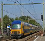 Triebzug 7540 f�hrt aus Richtung Breda kommend in den Bahnhof von Etten-Leur ein.
