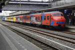 Am 31 Mai 2026 treffen sich die drei noch betriebsf�hige Triebz�ge der Reihe PLan V/Mat'64 in Amersfoort. In verschiedene Schickungen werden manche Fotomotiven gerangiert, wie hier der Tricolore: der roter Karel 466, dann die gelbe NSM 867 und am Schl�ss der Keolis 904.