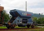 2-achsiger offener Sch�ttgutwagen mit dosierbarer Schwerkraftentladung (Schotterwagen) Fccpps (23 84 6437 152-1 NL-RP) der railpro (NL) am 11.07.2013 in Burbach(Kr.
