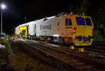 Die Baustelle Bahnhof Herdorf am Abend des 26 Oktober 2025, nun ab 20:40 Uhr wird die neue Weiche 3, beim Bahnhof/Stellwerk Herdorf Fahrdienstleiter (Hf), gestopft.