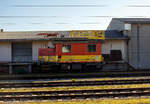 Der X 534 Turmtriebwagen X 20.641 (99 81 9431 016-0 A-StH / X 534 067-4) der Stern & Hafferl Verkehrsgesellschaft m.b.H., ex �BB X 534.067-4, ist am 04 April 2025 im Bahnhof Vorchdorf-Eggenberg