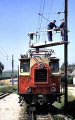 �BB Mariazeller Bahn MzB X 532s.01 Turmtriebwagen bei Arbeiten in Hofstetten-Gr�nau am 04.08.1986.